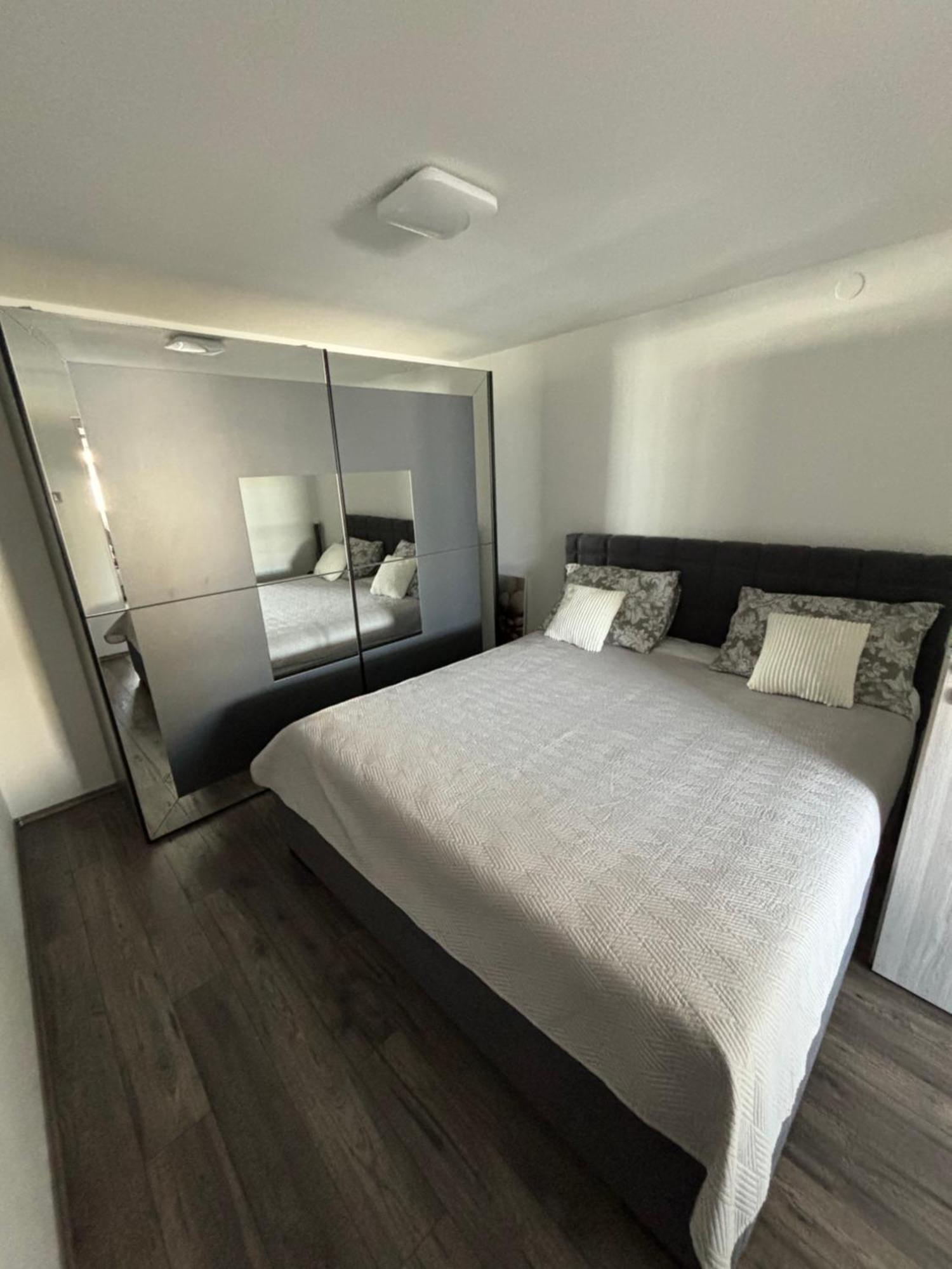 Studio Apartman "Valentina" Сень Екстер'єр фото